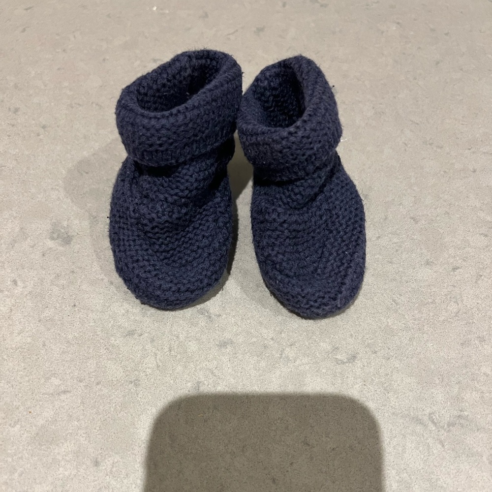 GAP Navy Knit Kids booties 0-3m